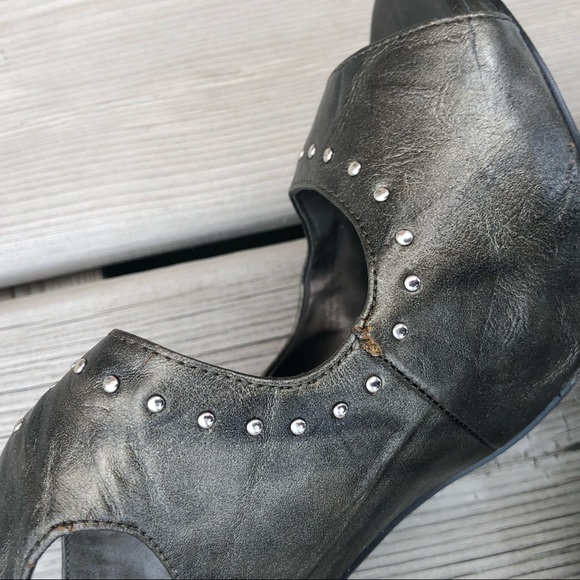 Carlos Santana Studded Platform Heels - Picture 6 of 7